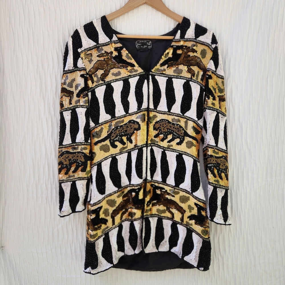 American Vintage Black and White Graphic Fitted Blouse
